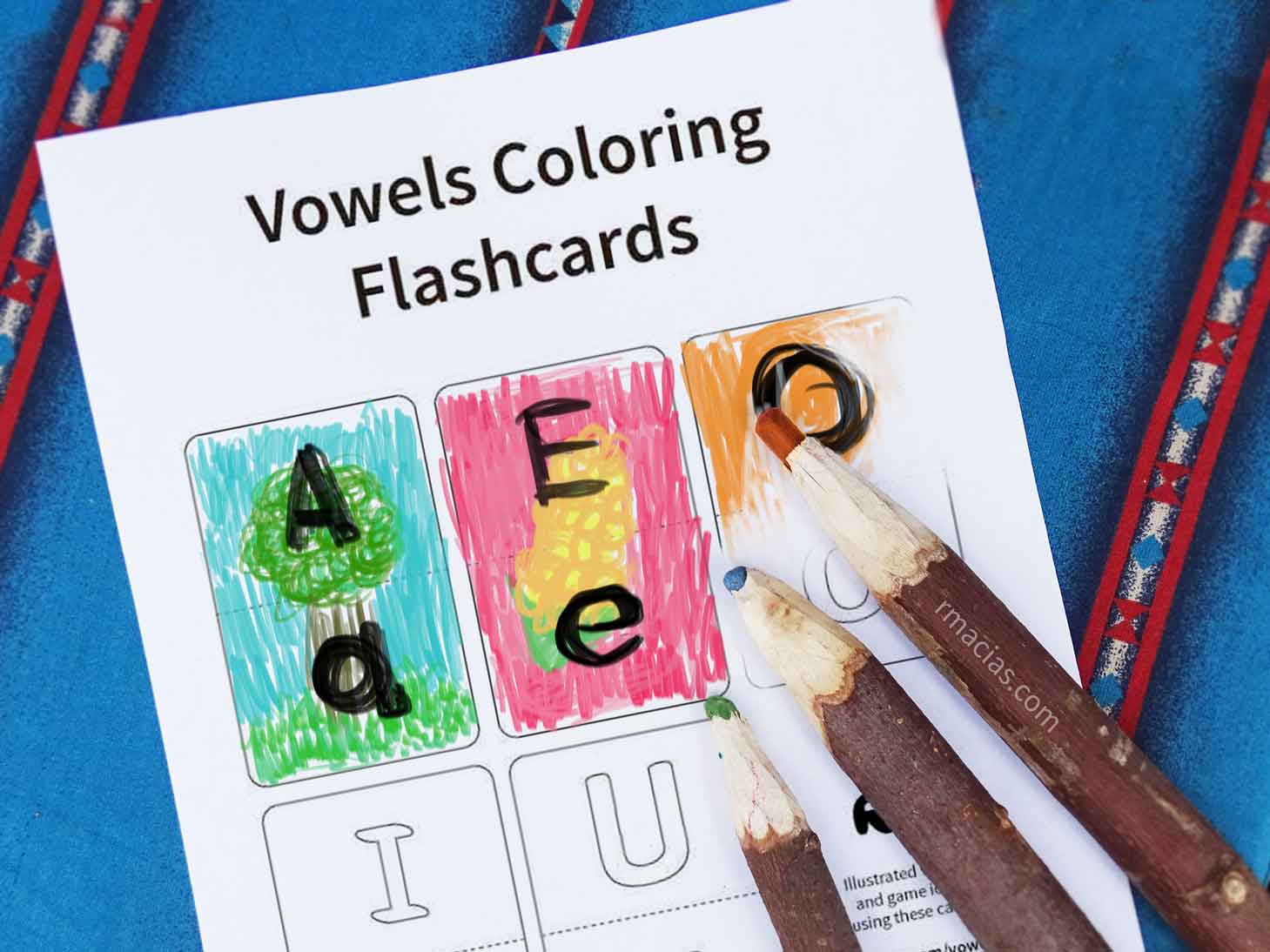 Coloring learning activity for Preschool level kids- blank flash cards for upper case letters and lower case vowels. They can add their own drawings to the cards using words that are already familiar to them (like their family members’ names). Cut in half to make a puzzle or memory game :) To see more detailed ideas of games that you can do using this printable, visit: https://www.boxofideas.com/vowels