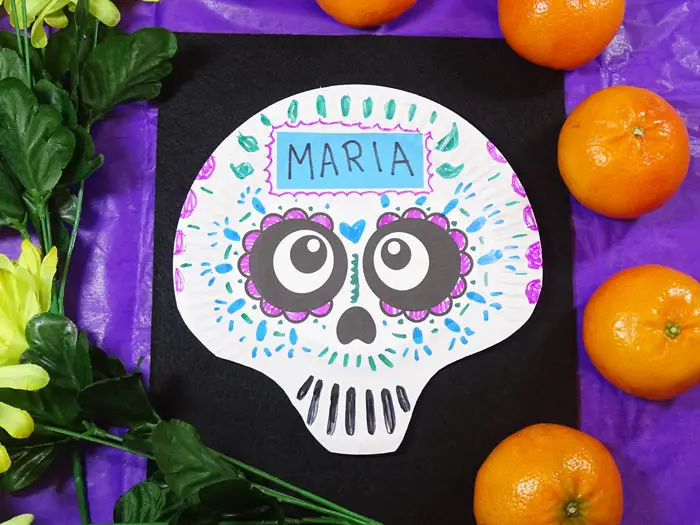 Catrina Paper Plate skulls to make with kids for Day of the Dead #dayofthedead #paperplate #craft #halloween