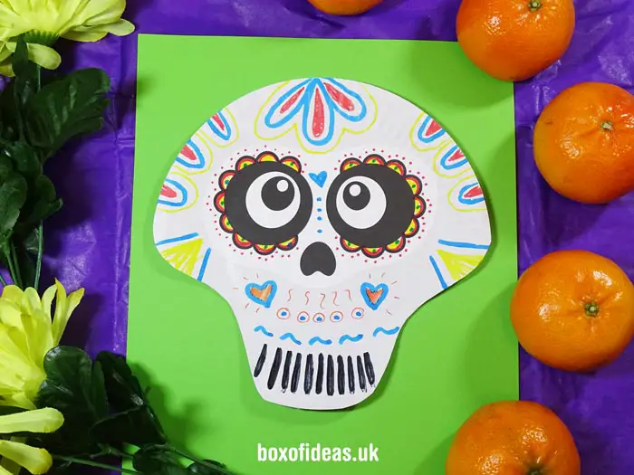 Catrina Paper Plate skulls to make with kids for Day of the Dead #dayofthedead #paperplate #craft #halloween