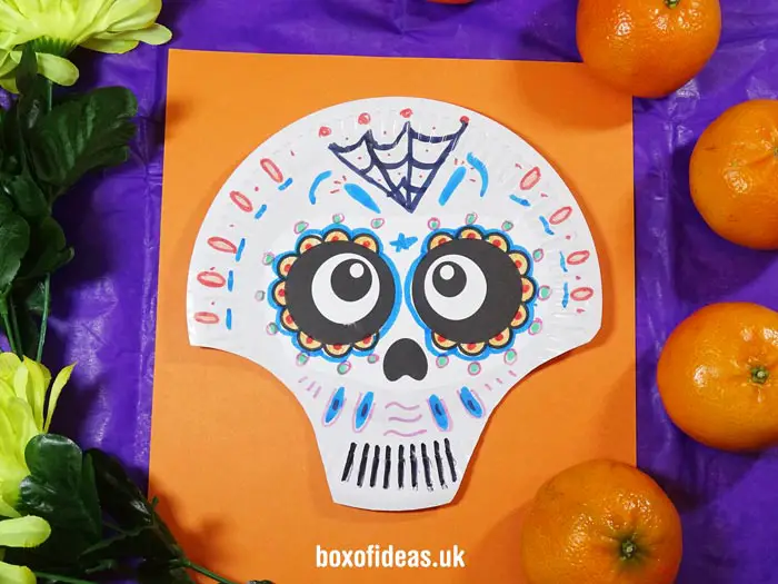 Catrina Paper Plate skulls to make with kids for Day of the Dead #dayofthedead #paperplate #craft #halloween