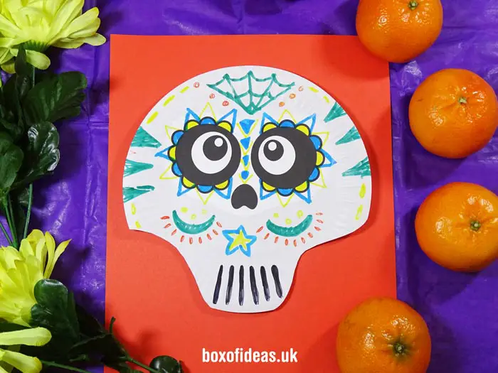 Catrina Paper Plate skulls to make with kids for Day of the Dead #dayofthedead #paperplate #craft #halloween